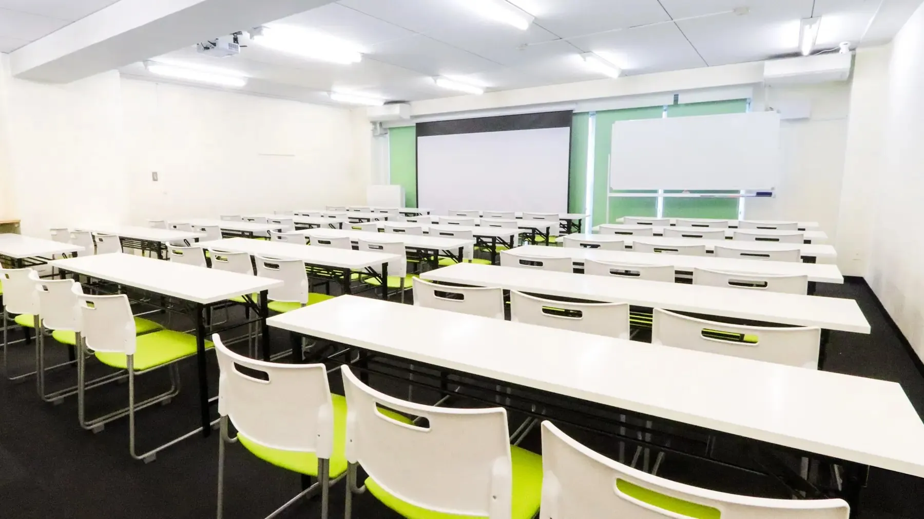 50名規模の会議室