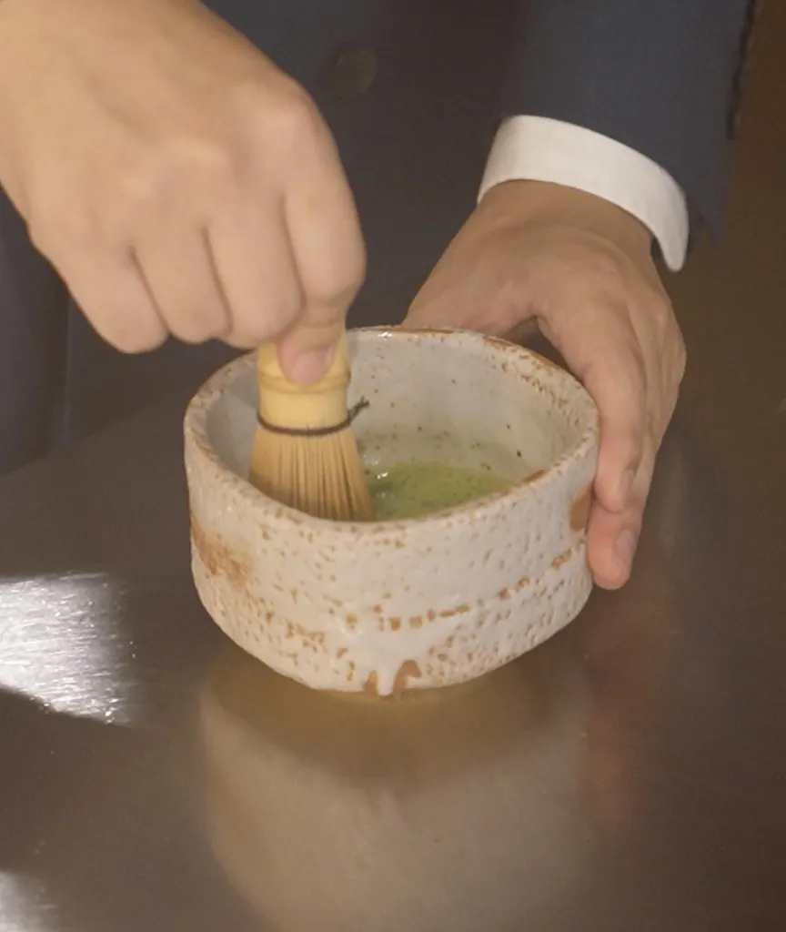 抹茶を立てる