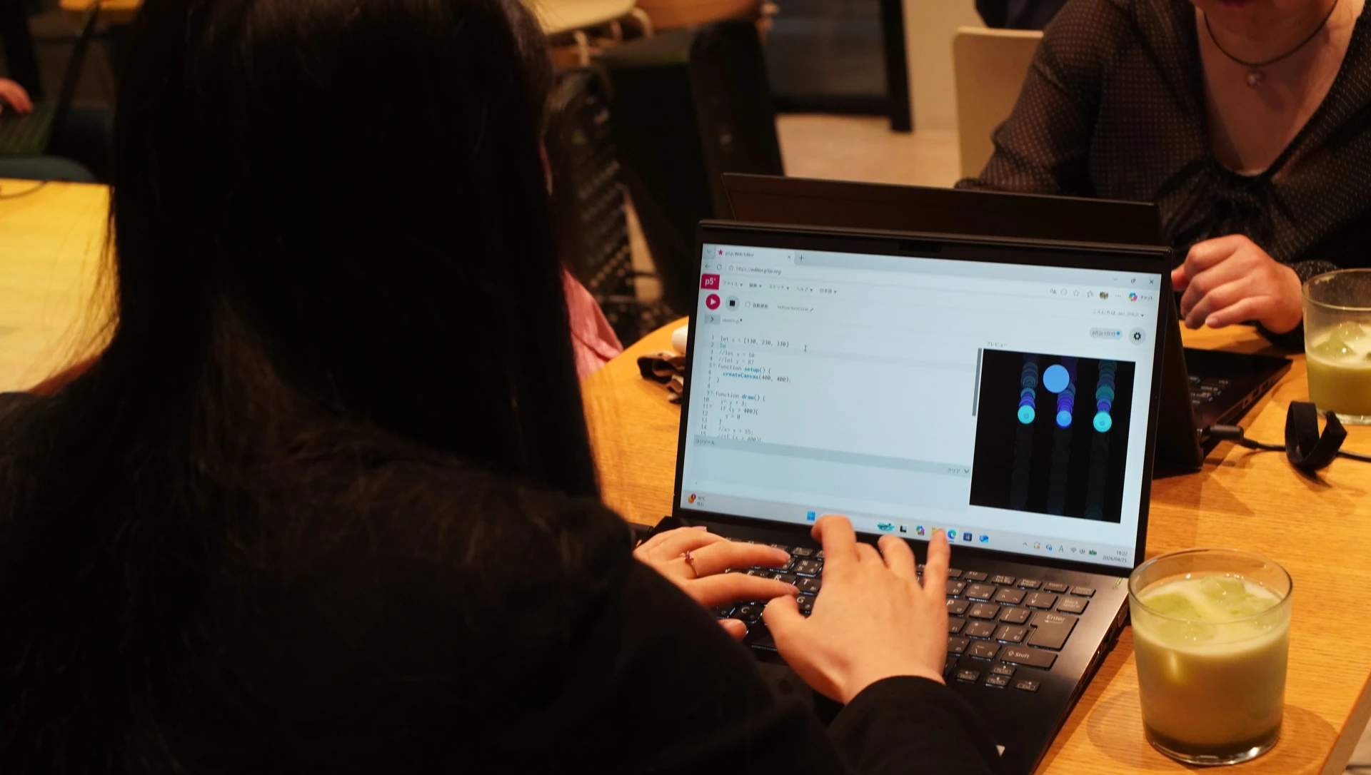 制作中の参加者の様子